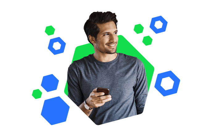 Ein attraktiver Mann in einem grauen Pullover hält ein Smartphone in der rechten Hand und trägt eine klassische Uhr. Der bunte, hexagonale Hintergrund betont die intelligente und selbstbewusste Ausstrahlung der Person