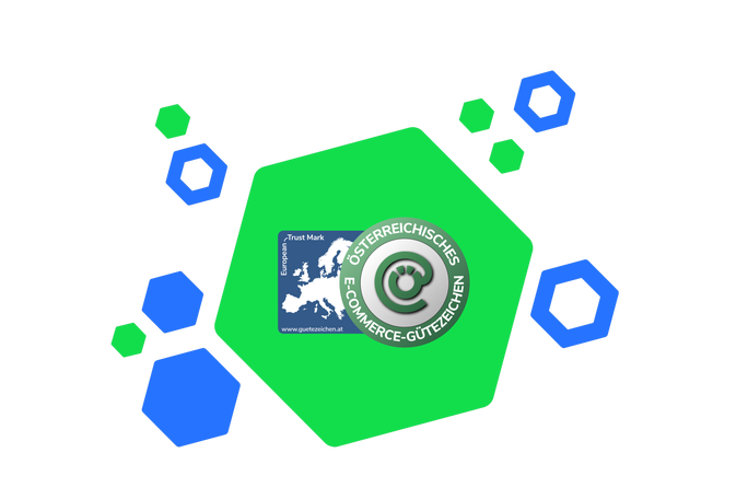 Das österreichische E-Commerce-Gütesiegel und das europäische Trust-Mark-Logo vor einem grünen und blauen geometrischen Hintergrund.