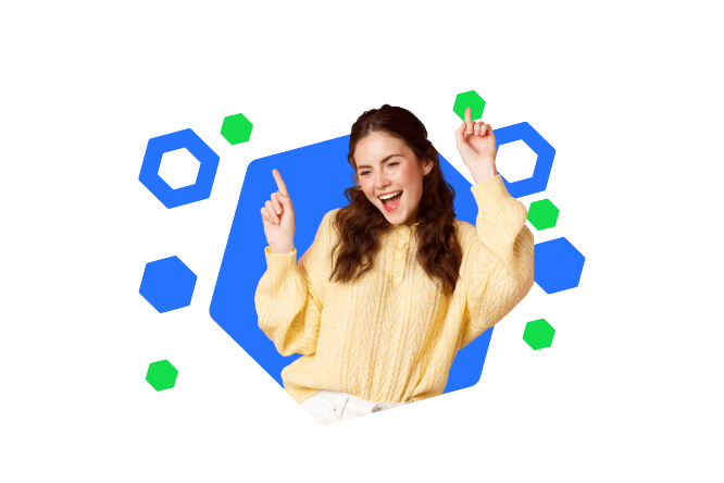 Eine junge Frau in einem gelben Pullover tanzt fröhlich, mit erhobenen Armen und einem Lächeln auf dem Gesicht. Der bunte, hexagonale Hintergrund betont die Lebendigkeit und Freude des Moments.